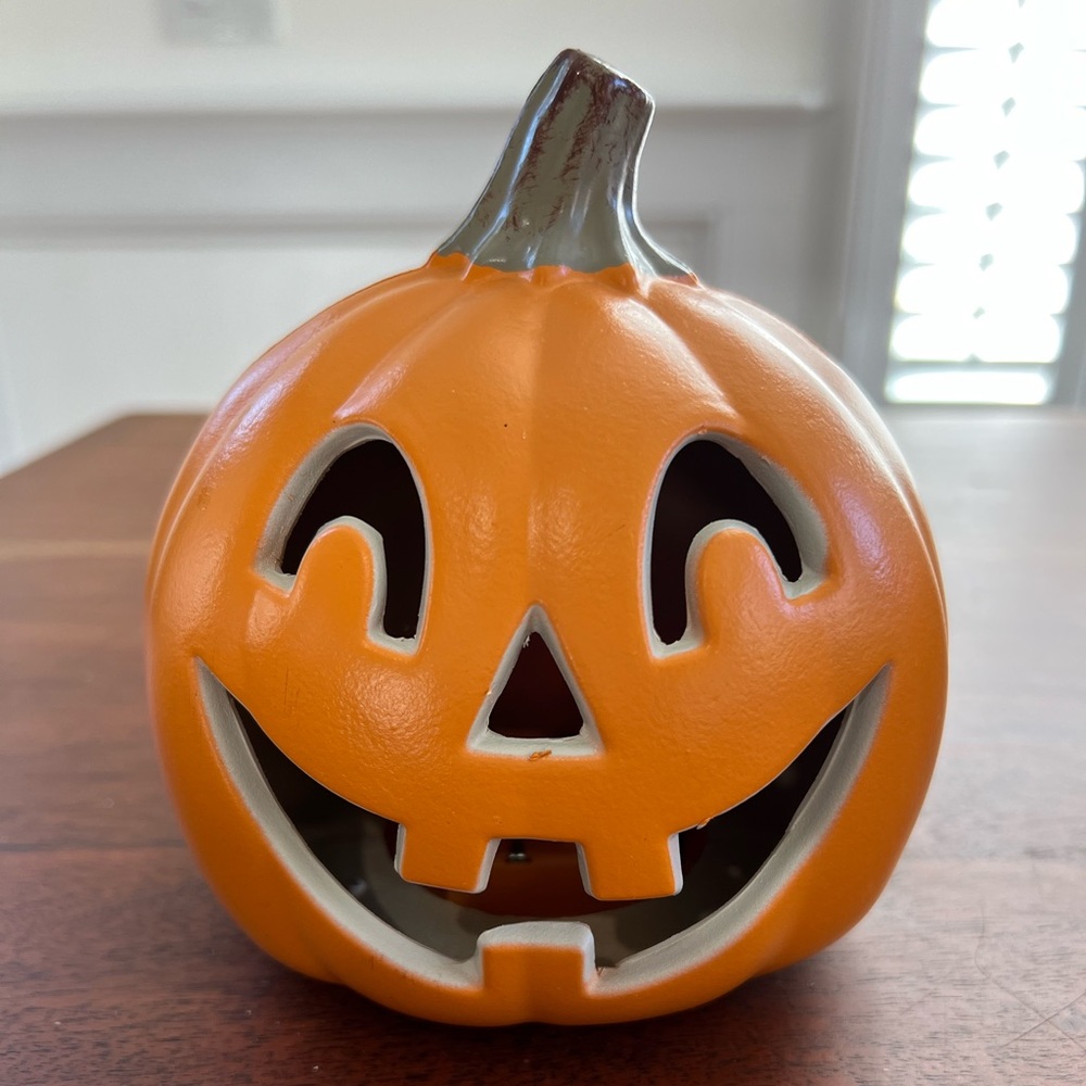 NWOT Plastic Halloween Light Up Jack-O-Lantern - Picture 2 of 5